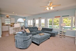 テレビ、テーブルサッカー台、卓球台