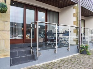 Outdoor dining - 2 bedroom accommodation in Carnforth (Carnforth)