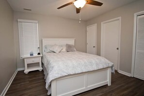 2 bedrooms, WiFi - Colony By The Sea 101, Oceanside Condo in Salter Path, NC! (Salter Path)