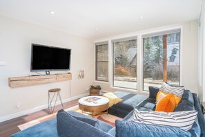 Smart TV, books - Lulu-Curate Telluride-Pool, Hot tub, Near Market, Lift 7, Dog OK, Parking Garage (Telluride)