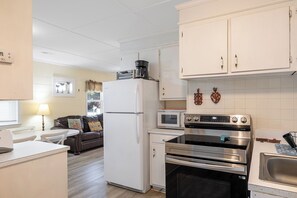 Frigorifero, microonde, macchina per tè/caffè, macchina per il ghiaccio