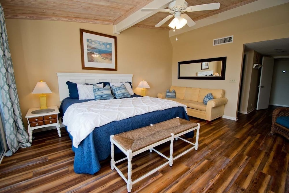 Coral Shores 17, Oceanfront Condo in Pine Knoll Shores, NC! Pine Knoll Shores Vrbo