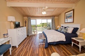4 bedrooms, iron/ironing board, WiFi - Coral Shores #17, Oceanfront Condo in Pine Knoll Shores, NC! (Pine Knoll Shores)
