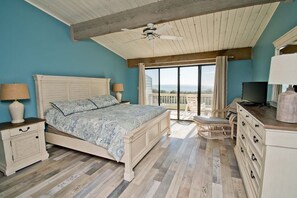 4 bedrooms, WiFi - Coral Shores #22, Oceanfront Condo in Pine Knoll Shores, NC! (Pine Knoll Shores)