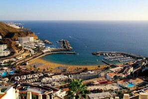 Aerial view - Beheizter Pool mit 2 R Apt Sea+ Parkview (Mogán)