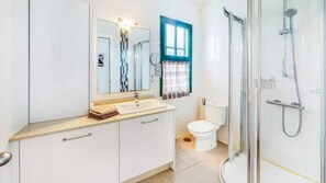 Shower, hair dryer, towels, soap - Beheizter Pool mit 2 R Apt Sea+ Parkview (Mogán)