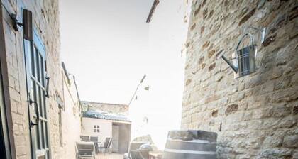 Charming Luxury Guest House With Hot Tub & Bar In Towcester, Near Silverstone