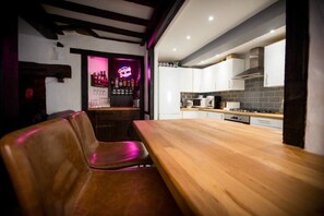 Dining - Charming Luxury Guest House With Hot Tub & Bar In Towcester, Near Silverstone  (TOWCESTER)