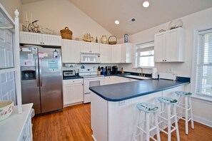 Refrigerador, microondas, horno y lavavajillas