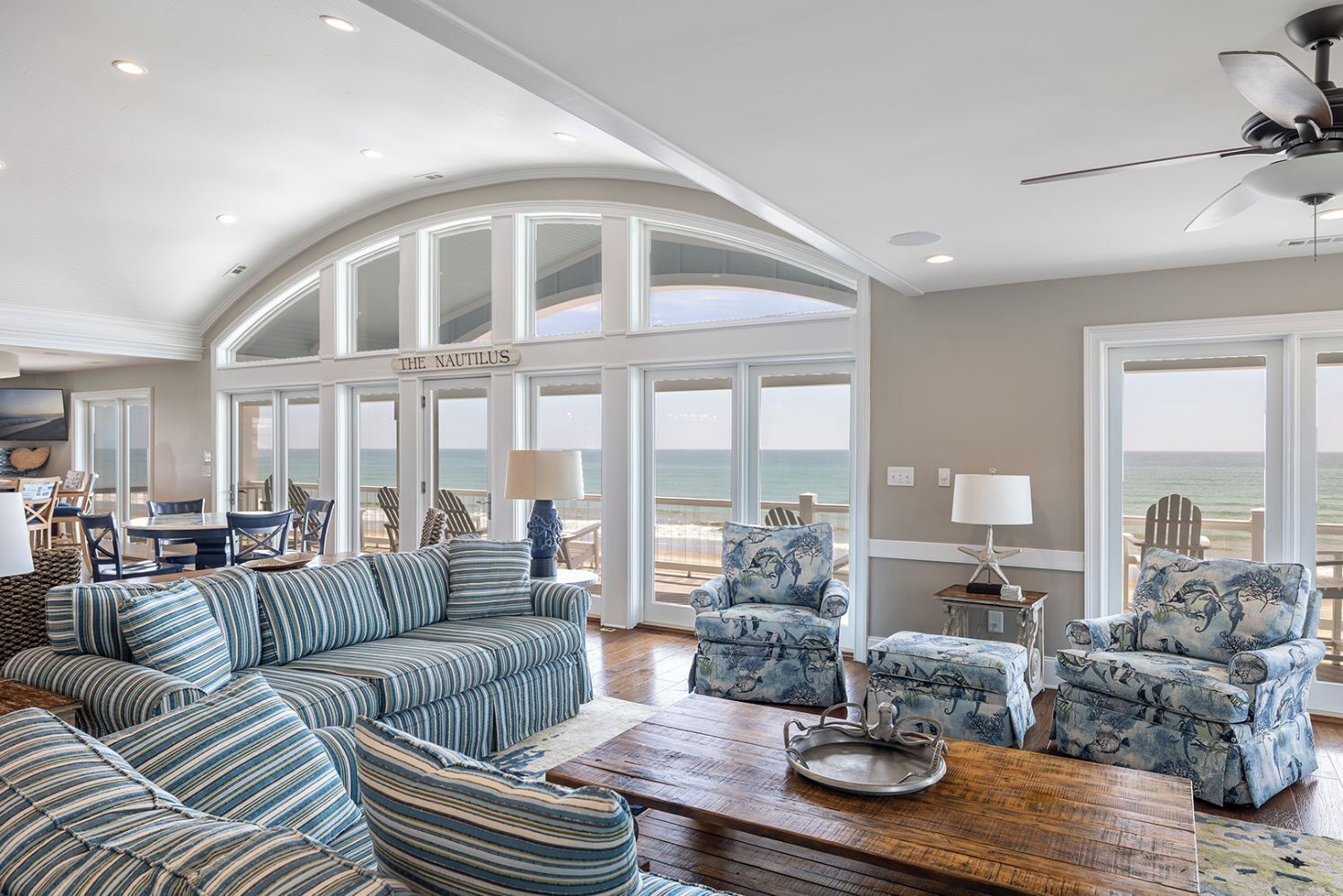 تلفزيون، مدفأة، تنس طاولة، ستيريو