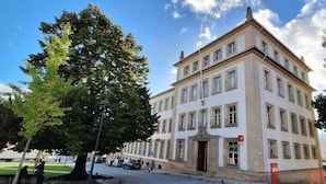 A multi-story building with a symmetrical facade, large windows, and a central entrance. - Casa dos Correios (Vila Real)