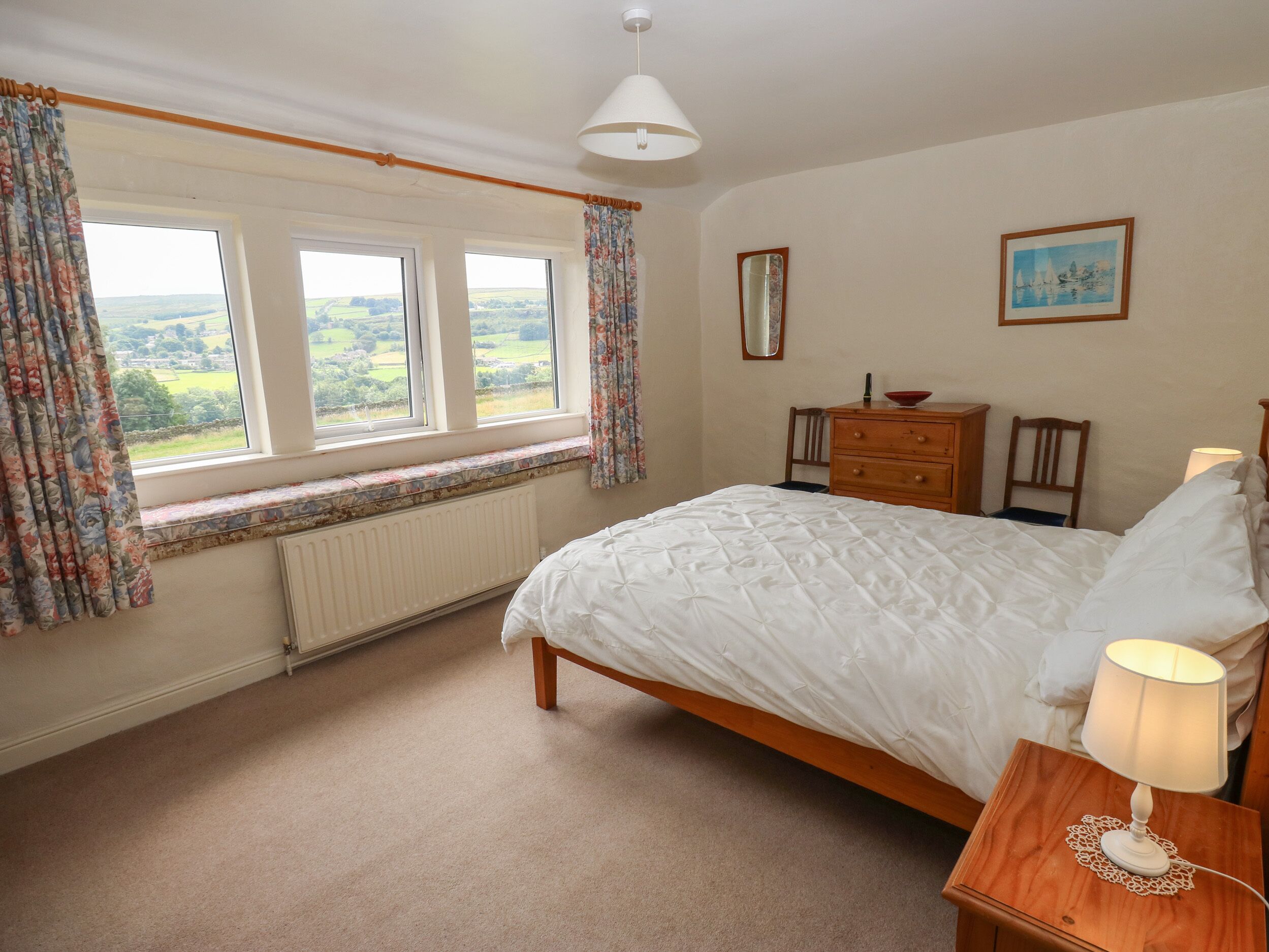 2 bedrooms, individually decorated, individually furnished, free WiFi
