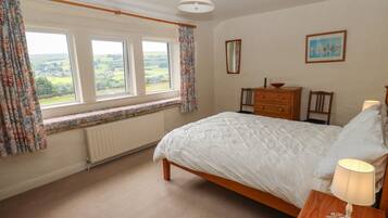 2 bedrooms, individually decorated, individually furnished, free WiFi