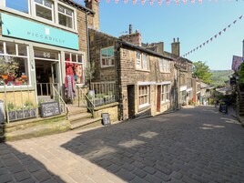 Cottage | 2 bedrooms, individually decorated, individually furnished, free WiFi