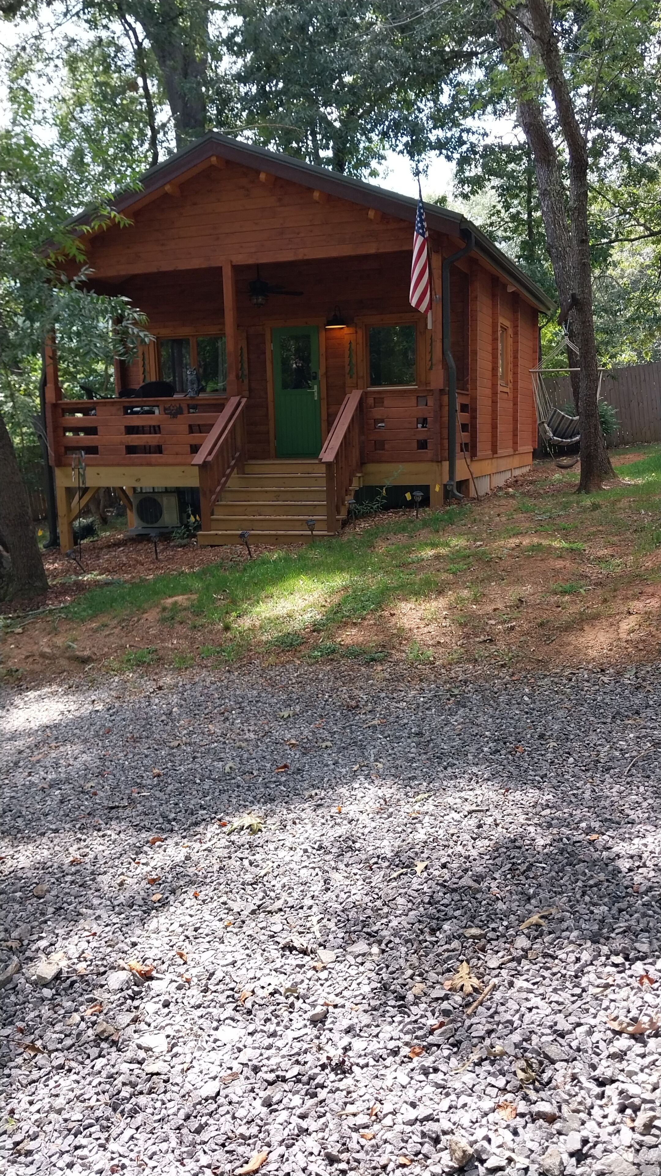 Brand new cozy cabin in the mountains. 2 bedrooms with an adorable loft. 