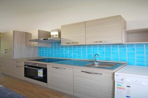 Refrigerador, horno, placa de cocina