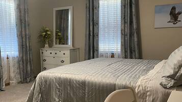 2 bedrooms, iron/ironing board, WiFi, bed sheets