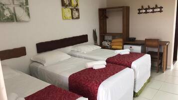 Quarto triplo Solteiro | Free WiFi