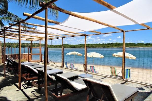 En la playa, arena blanca