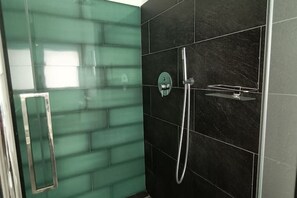 Hair dryer, towels, soap, toilet paper - Detached villa, with pool, 8 min drive from the beach (Costa Saracena - Castelluccio)