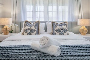 4 bedrooms, iron/ironing board, free WiFi, bed sheets - Central Haven Milton 4BR Sleeps 10 (Milton)