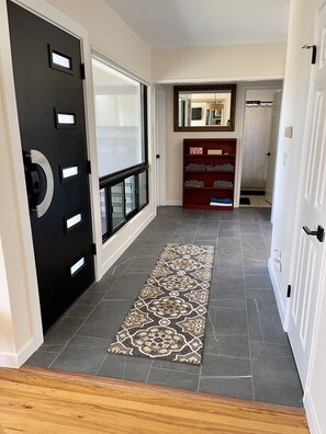 Interior - Ocean View, Light & Bright 2BR/1BA, Walkable to La Jolla Village & Beaches! (La Jolla)