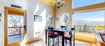 Gorgeous cabin-style home with mountain views, jetted tub, & shared amenities