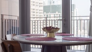 Apartamento Deluxe | Comedor