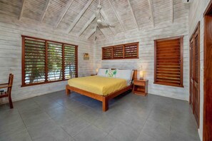 1 室のベッドルーム、セーフティボックス (室内)、デスク、WiFi (無料)