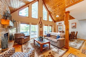 Smart TV, fireplace