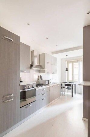 Private kitchen - [Rome -Tiburtina Station]-Metro-Wi-Fi-Netflix (Roma)