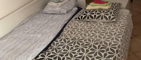 1 habitación, tabla de planchar con plancha, wifi y ropa de cama