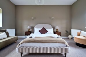 6 bedrooms, iron/ironing board, free WiFi, bed sheets