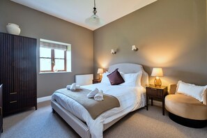 6 bedrooms, iron/ironing board, free WiFi, bed sheets