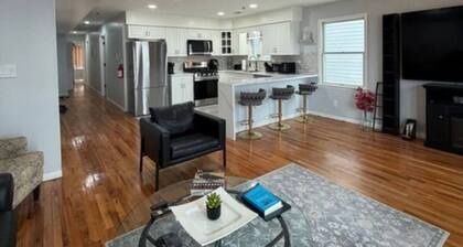 Spacious LuxuryEscape 3 Bedrooms 2 Baths • 15 Mins to NYC.FREE PARKING
