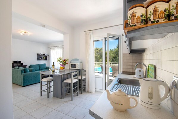 Fridge, microwave, oven, dishwasher