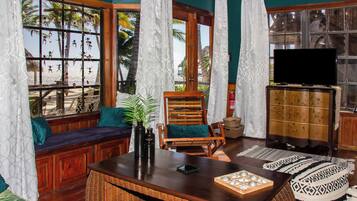 Deluxe Condo, Ensuite, Beach View (Beach Front 1st Floor) | Living area | 39-inch LCD TV with cable channels