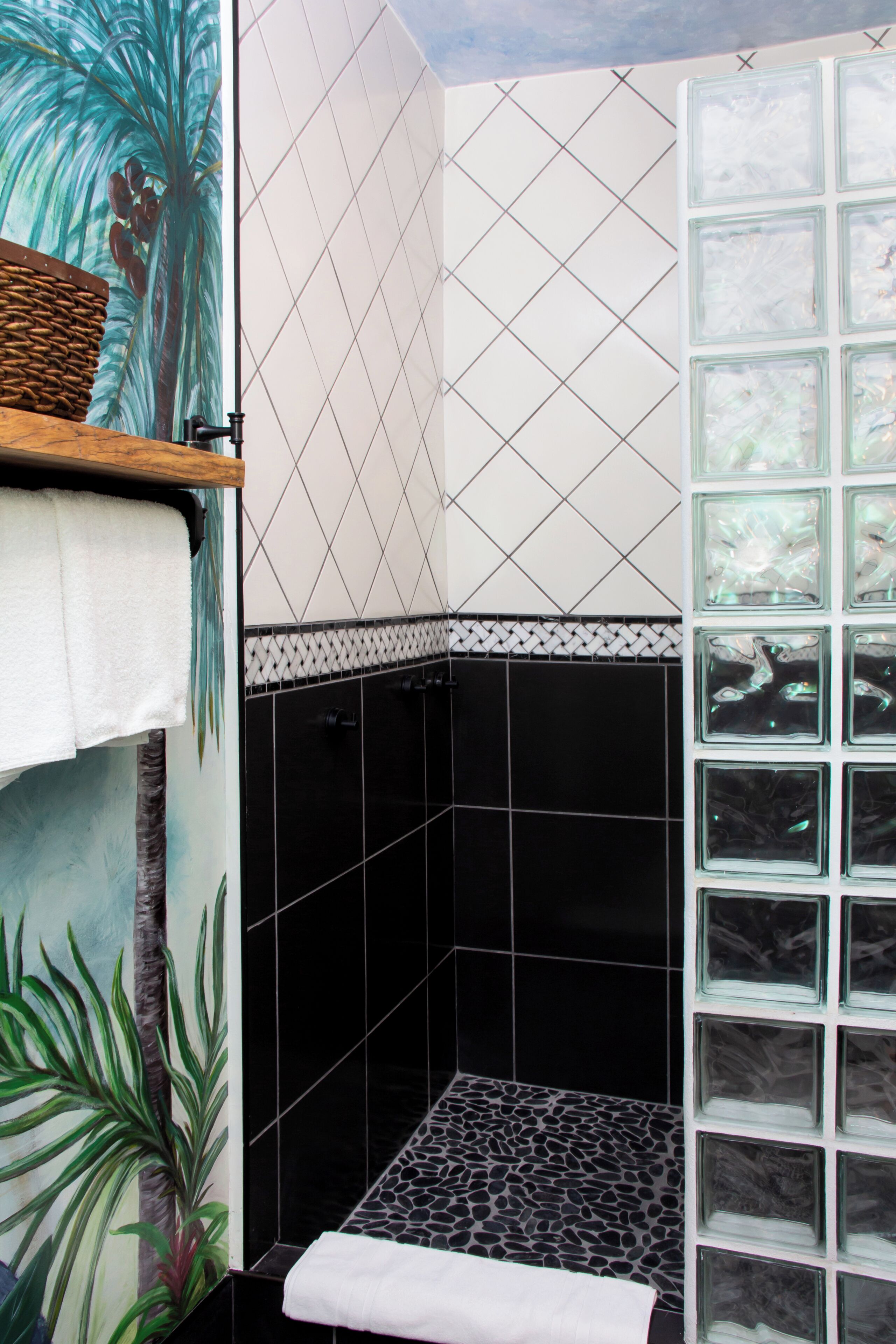 Deluxe Condo, Ensuite, Beach View (Beach Front 1st Floor) | Bathroom | Shower, rainfall showerhead, free toiletries, hair dryer