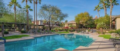 Een verwarmd zwembad