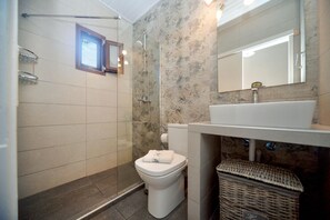 Douche, serviettes fournies