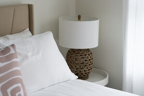 3 bedrooms, desk, iron/ironing board, travel cot - 3 BR in the Heart of Middletown, Minutes from Beach! (Middletown)