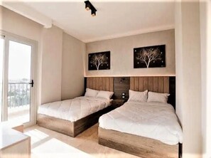 ห้องดีลักซ์ดับเบิลหรือทวิน | โต๊ะทำงาน, Wi-Fi, ผ้าปูที่นอน