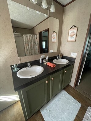 Whirlpool, Haartrockner, Handtücher, Seife