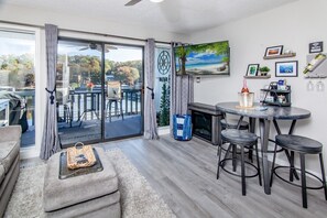 Smart TV, fireplace