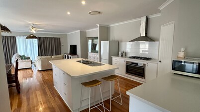 Lazy Daze on Davies - Broadwater