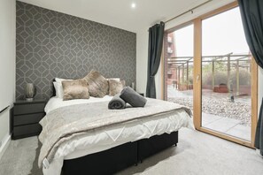 2 عدّة غرف نوم ومكواة/لوح كي وواي فاي مجانًا وملاءات أسرّة