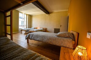 4 bedrooms, WiFi, bed sheets