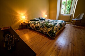 4 bedrooms, WiFi, bed sheets