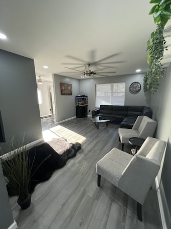 Smart TV, fireplace. Luxury ATV lodging with beautiful view, sleeps 11.