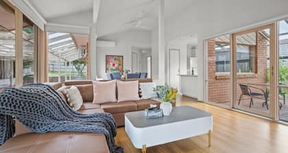 StayAU 3BR Vacation Long stay Netflix Pet Friendly